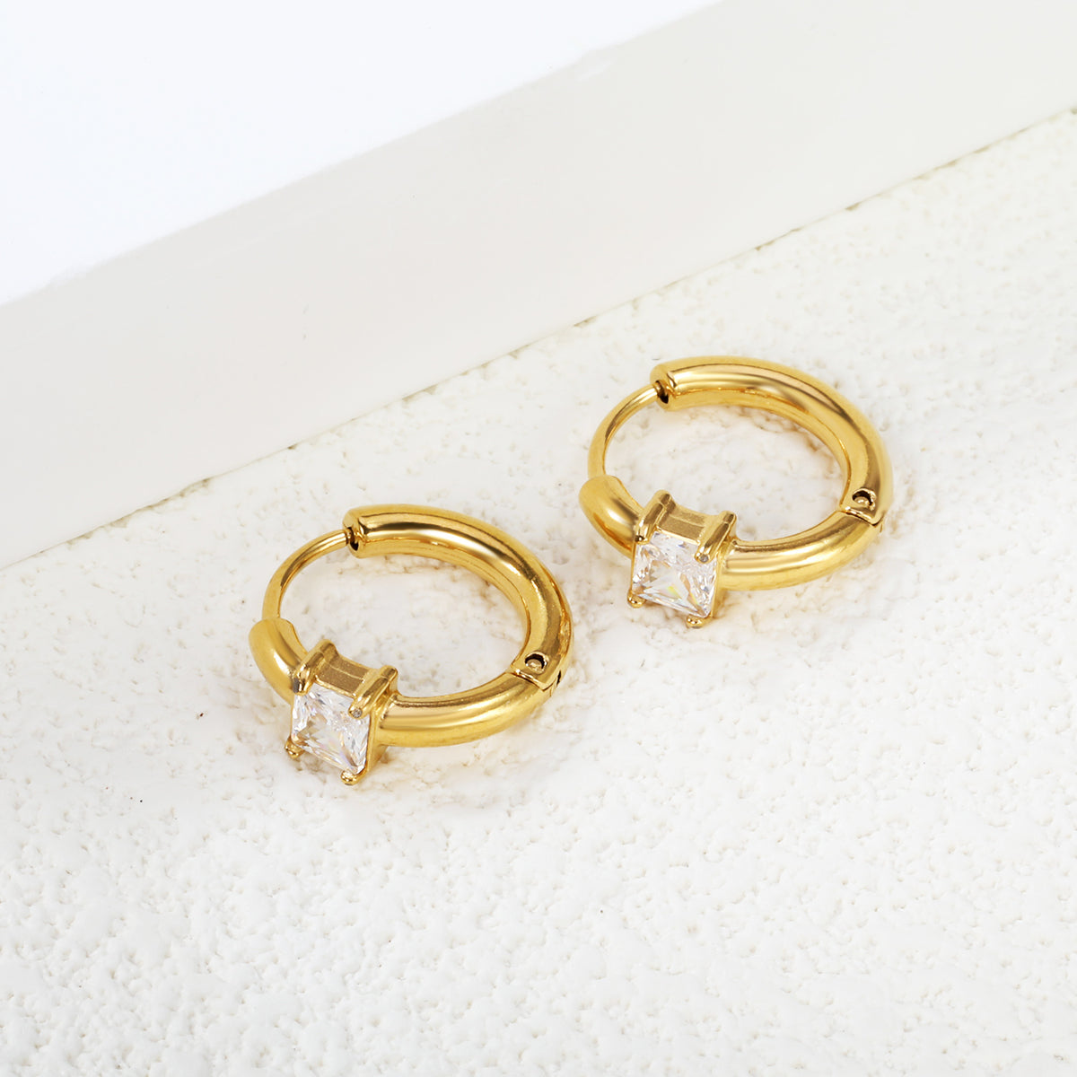 Boucles d'oreilles gem dorée