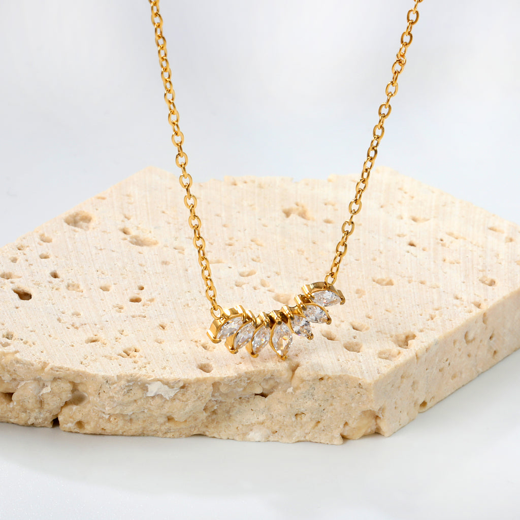 Collier couronne dorée