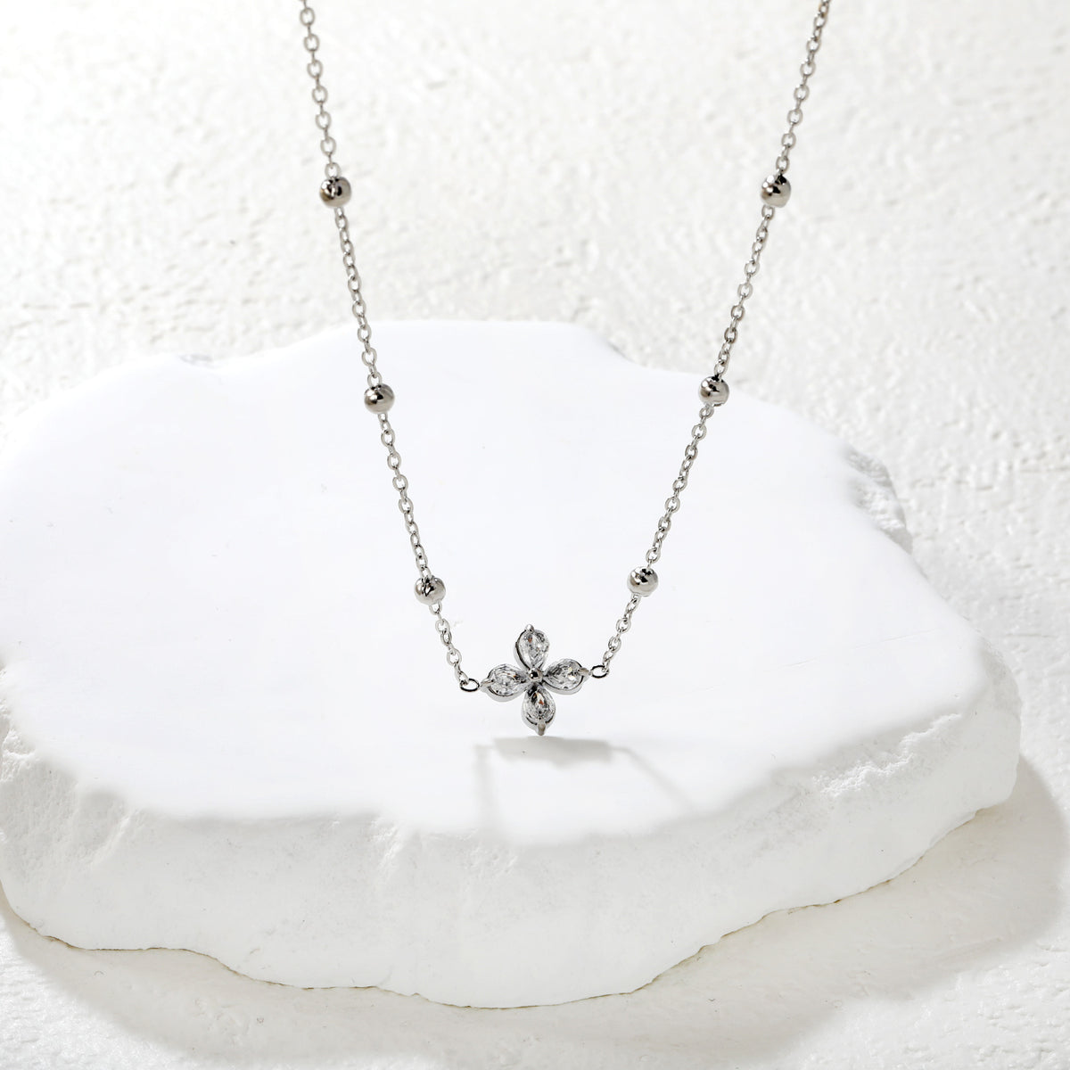 Collier fleur argenté