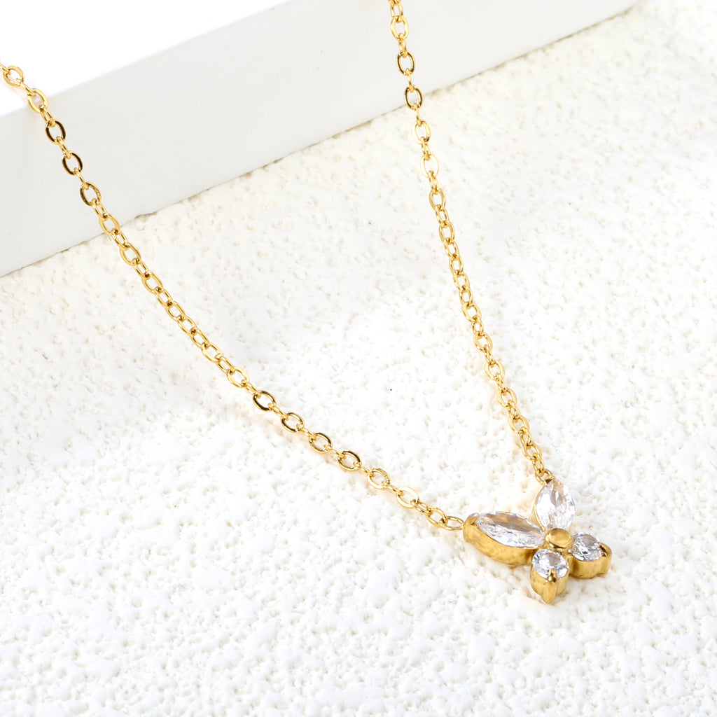 Collier papillon en diamant dorée