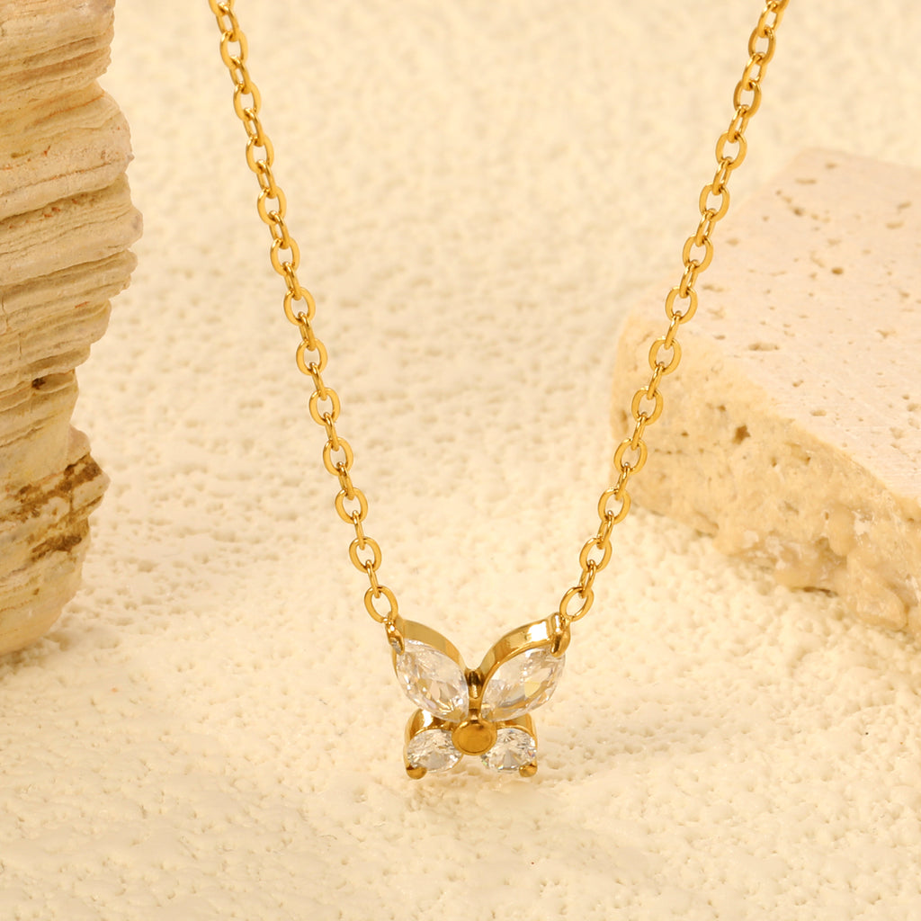 Collier papillon en diamant dorée