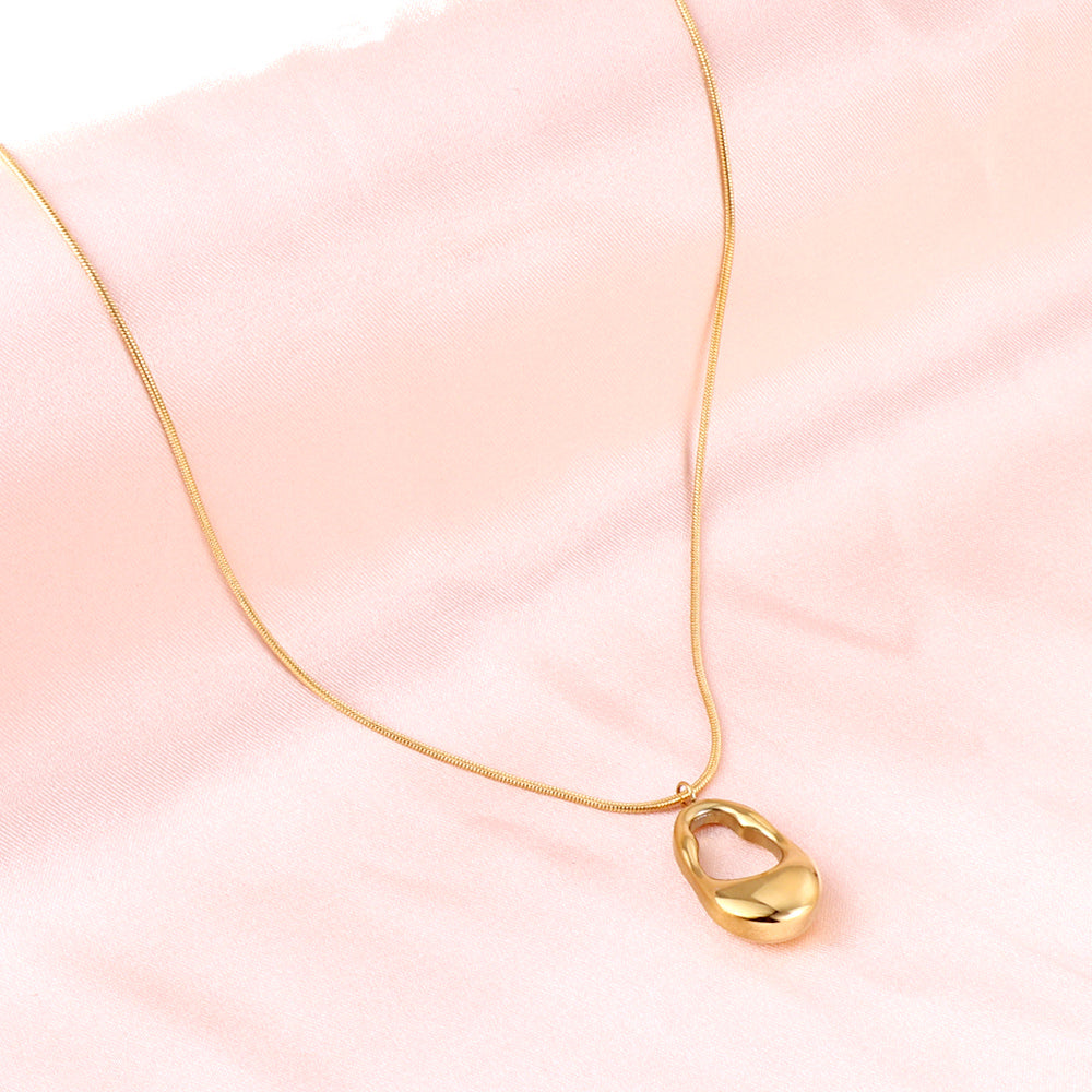 Collier oval dorée