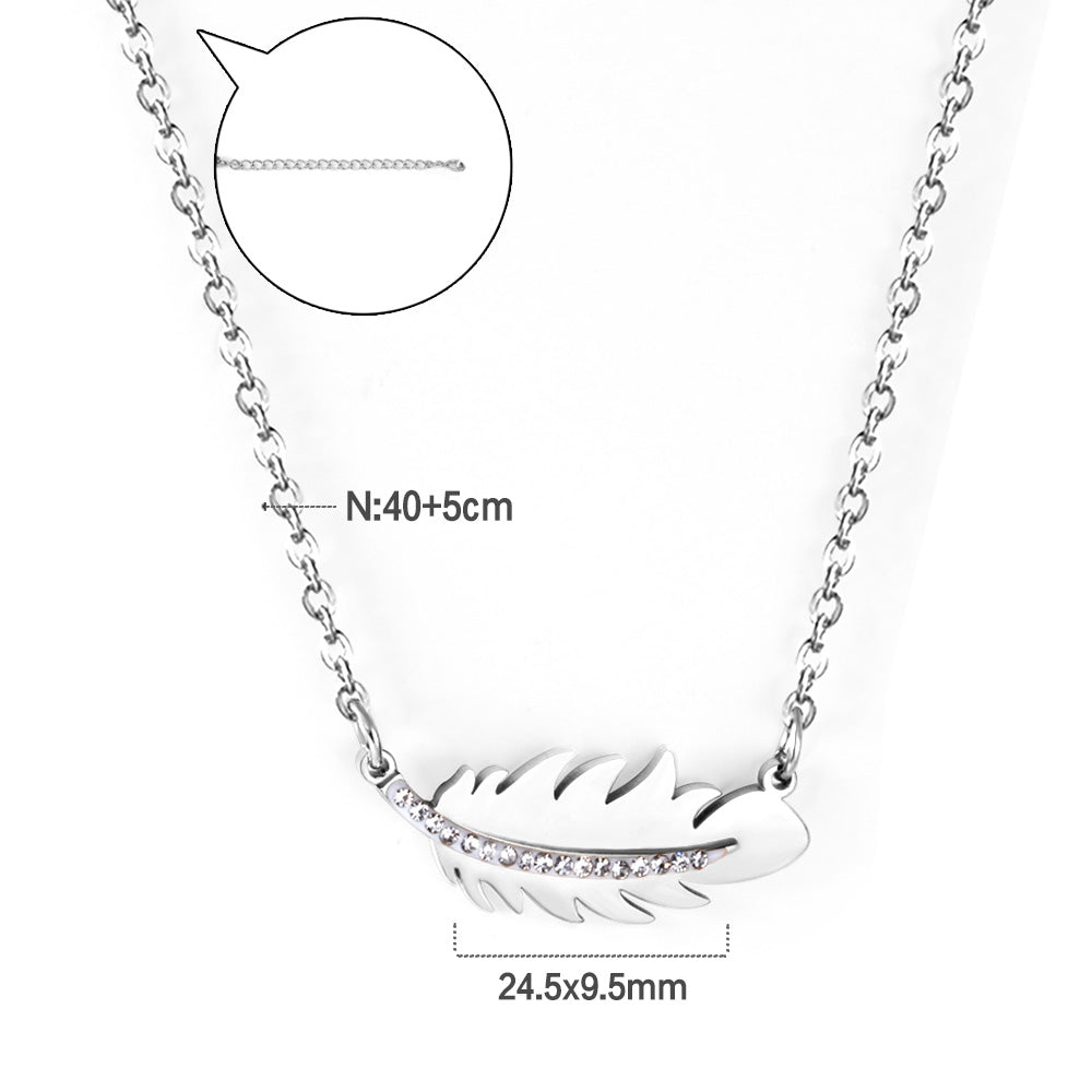 Collier plume argenté