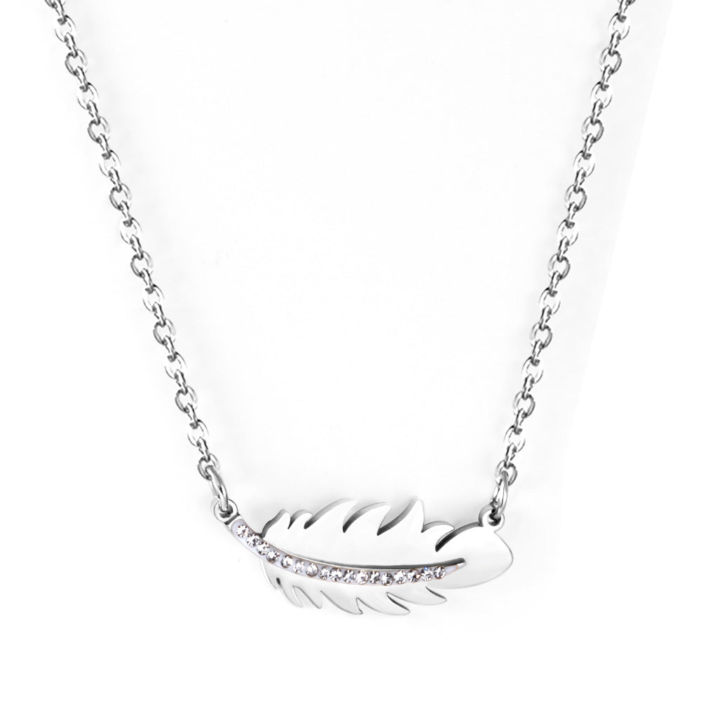 Collier plume argenté