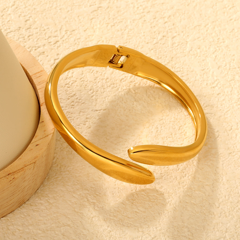 Bangle entournée dorée